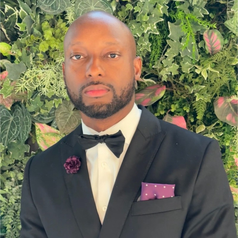 Deron Barnes Headshot